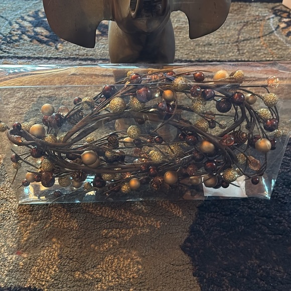 Vintage Table Garland and Napkin Rings! - Picture 4 of 5